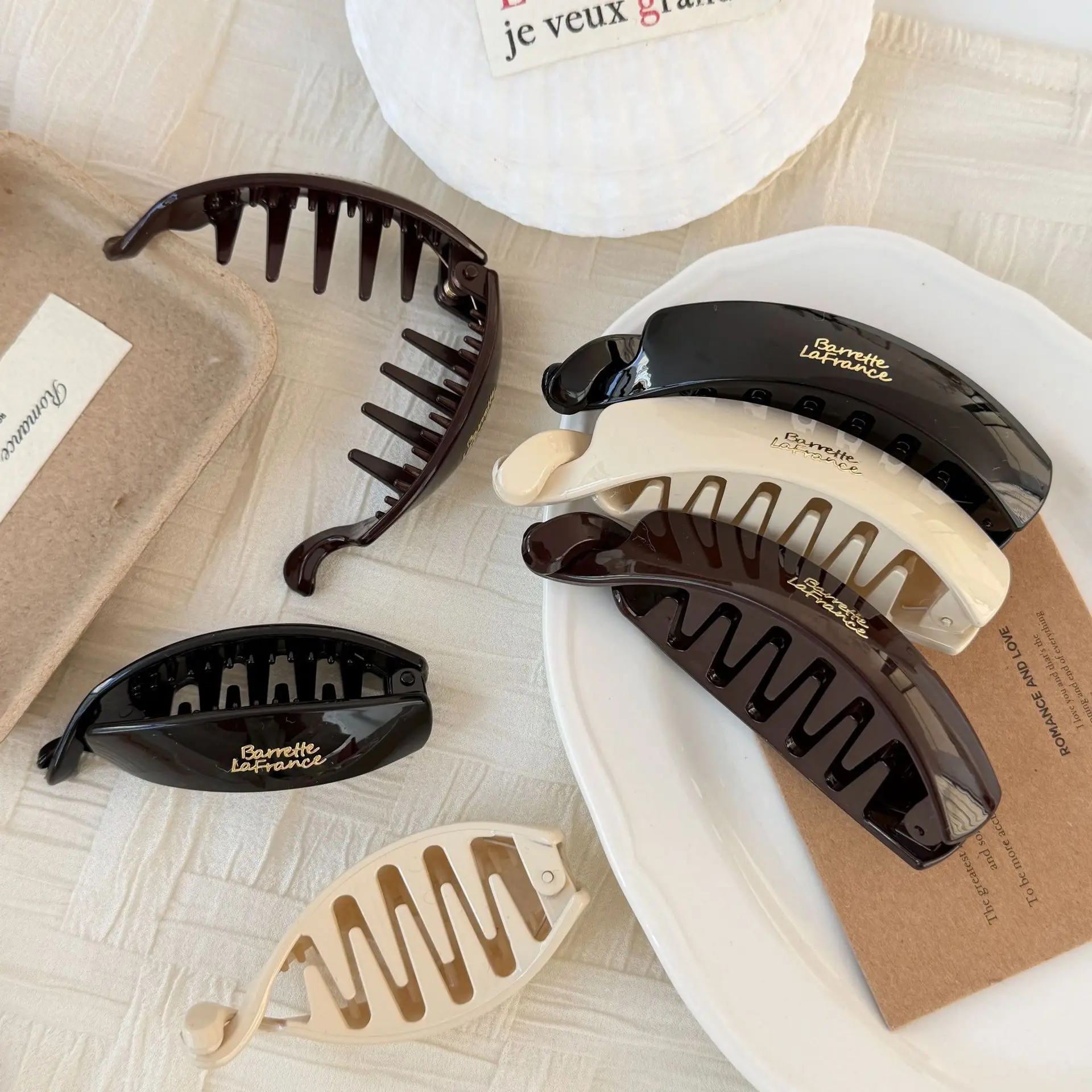 Casual ponytail on the back of the head, vertical banana clip headwear, women's fashioneasiest for match vertical clip hairpin, elegant hairpin
Casual ponytail on the back of the head, vertical banana clip headwear, women's fashioneasiest for match vertical clip hairpin, elegant hairpin