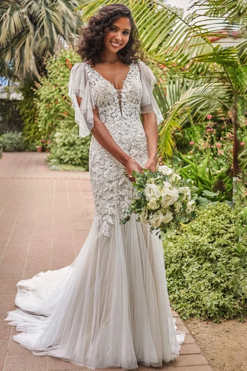 Mermaid/Trumpet Wedding Dress Classic V Neck Sweep Train Slim Elegant Bridal Gowns with Appliques
Mermaid/Trumpet Wedding Dress Classic V Neck Sweep Train Slim Elegant Bridal Gowns with Appliques