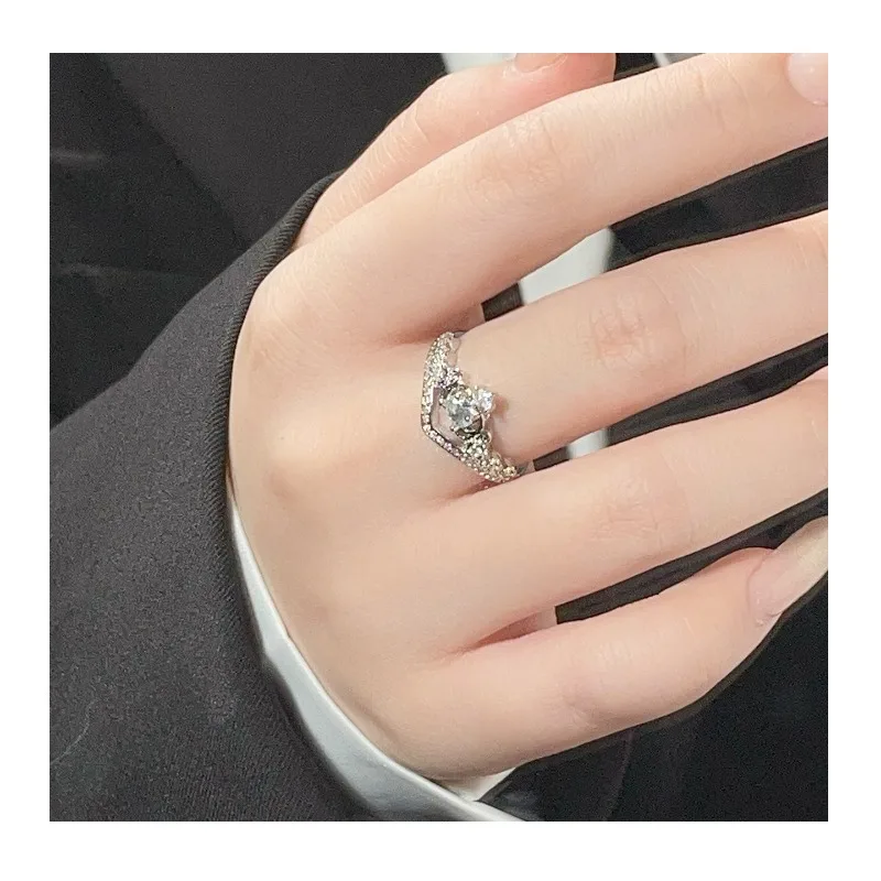 New Flash Crown Ring Women's Fashion Light Luxury High Sense Adjustable Ring Temperament Zircon Jewelry
New Flash Crown Ring Women's Fashion Light Luxury High Sense Adjustable Ring Temperament Zircon Jewelry