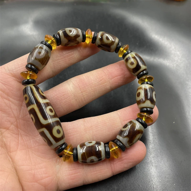 -style vintage nine-eye dzi , Tibetan old agate bracelet, fashionable and versatile
-style vintage nine-eye dzi , Tibetan old agate bracelet, fashionable and versatile
