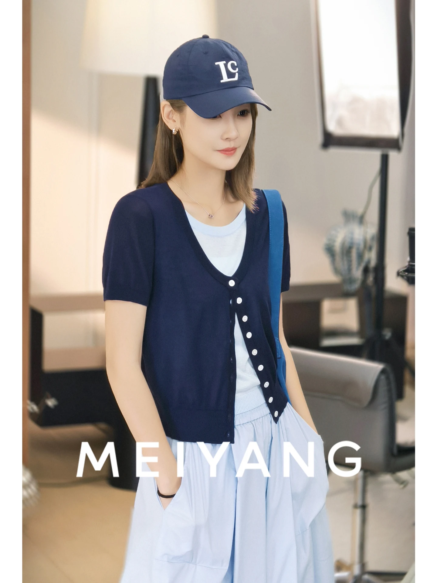 Женский трикотажный пуловер MeiYang Briti Sle с круглым вырезом, из ацетата, антистатический, с цветочным принтом, для школы, короткий рукав, модель Tuesday
Женский трикотажный пуловер MeiYang Briti Sle с круглым вырезом, из ацетата, антистатический, с цветочным принтом, для школы, короткий рукав, модель Tuesday