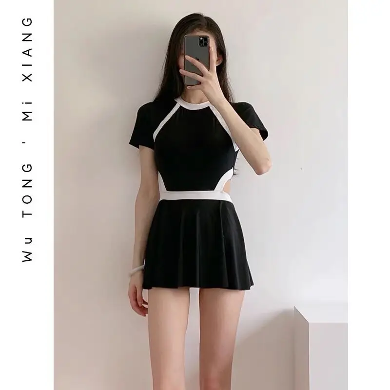 Ladies' One-Piece Swimsuit Summer 2025 Conservative Thermal Bathing Suit Belly Covering Slimming Pool Exclusive Casual Sle
Ladies' One-Piece Swimsuit Summer 2025 Conservative Thermal Bathing Suit Belly Covering Slimming Pool Exclusive Casual Sle