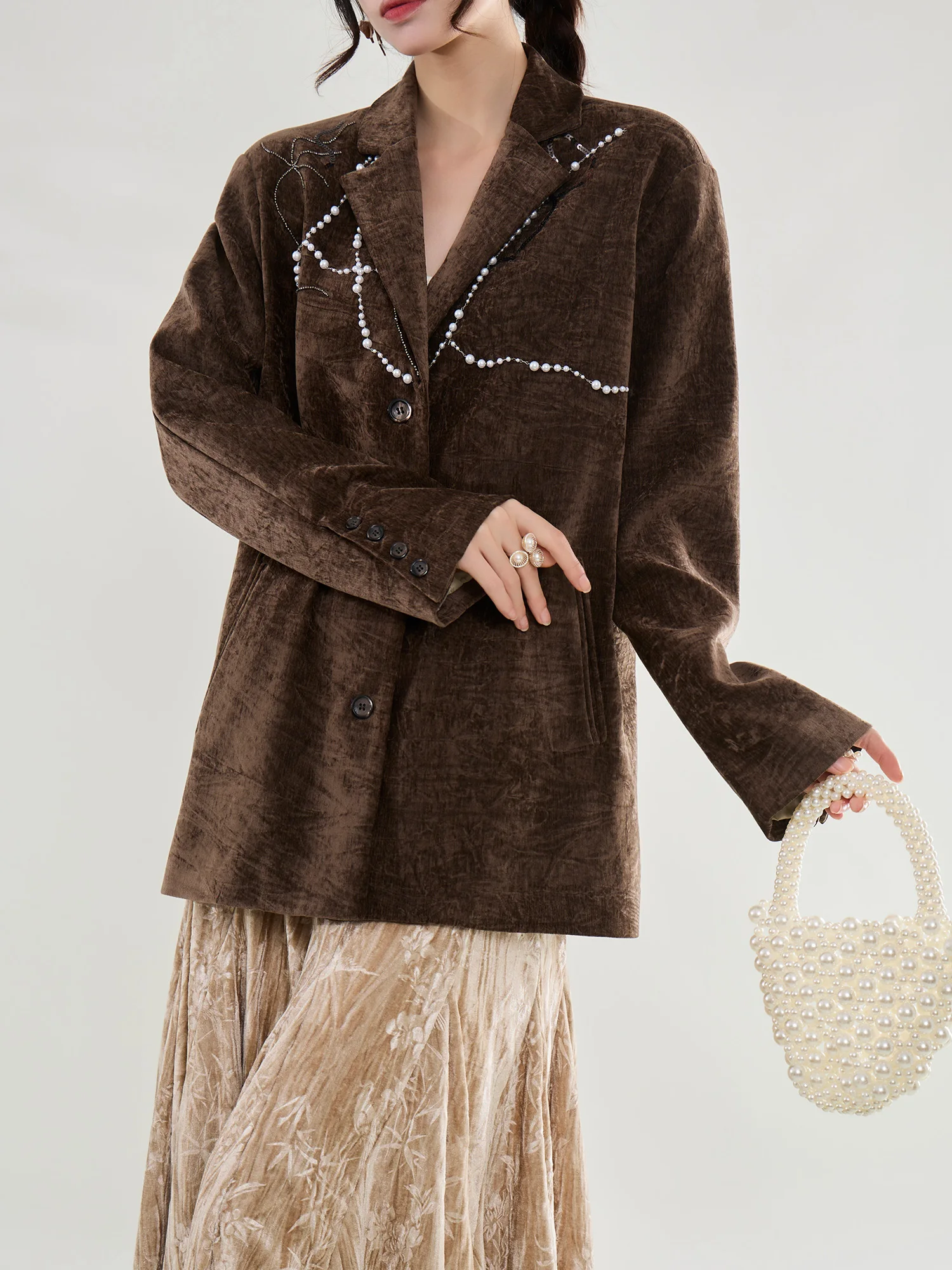 Женский винтажный элегантный топ Flowing Era Heavy Industry с уникальной жемчужной цепочкой ручной работы, новый, из полиэстеровой ткани
Женский винтажный элегантный топ Flowing Era Heavy Industry с уникальной жемчужной цепочкой ручной работы, новый, из полиэстеровой ткани