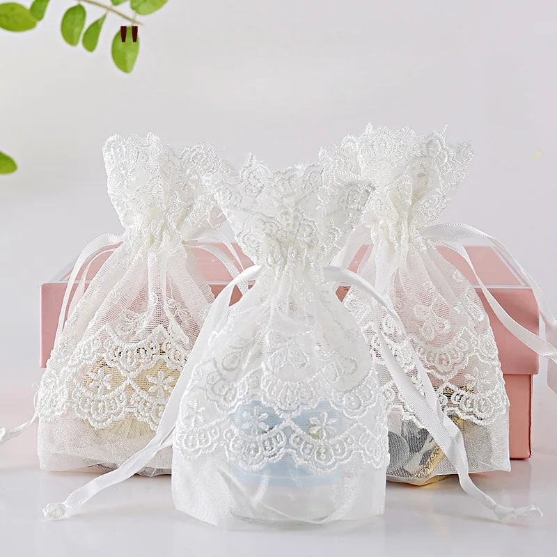 1pcs White Small Hole Lace Gift Bag Creative Drawstring Candy Bags Ornaments Storage Jewelry Boxes and Packaging Organizer
1pcs White Small Hole Lace Gift Bag Creative Drawstring Candy Bags Ornaments Storage Jewelry Boxes and Packaging Organizer
