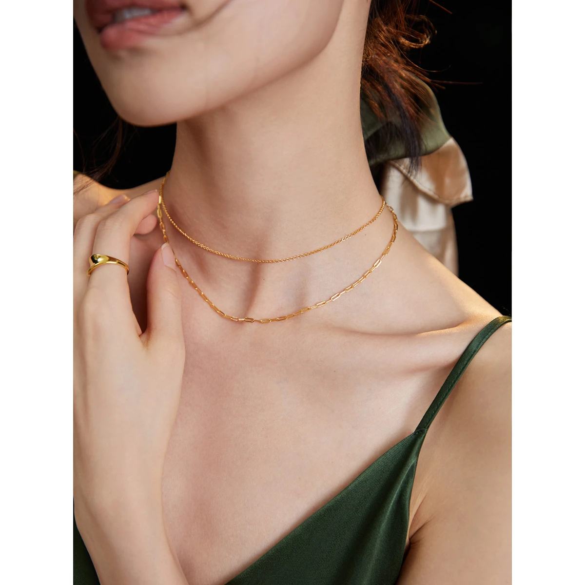 S925 pure silver plated 18k gold necklace with adjustable chain length of 35.5+5.5cm 101801
S925 pure silver plated 18k gold necklace with adjustable chain length of 35.5+5.5cm 101801