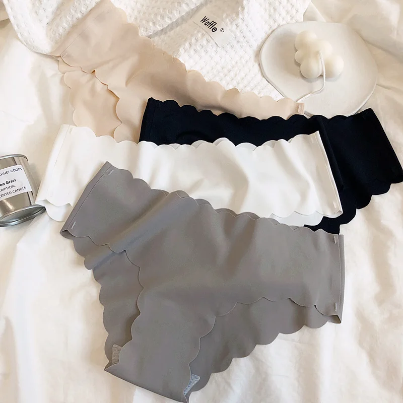 Petal edge traceless one-piece cotton crotch breathable comfortable underwear simple low waist triangle pants bottoms
Petal edge traceless one-piece cotton crotch breathable comfortable underwear simple low waist triangle pants bottoms