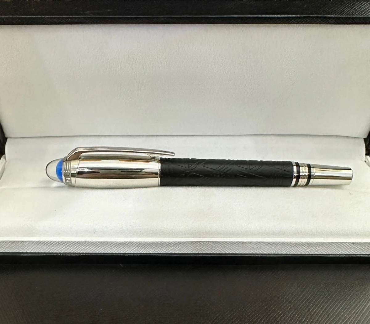 Luxury Fountain Pen Black Silver Premium Smooth Rollerball Ballpoint Writing Pen High-end Business Signature Pen With Gift Box
Luxury Fountain Pen Black Silver Premium Smooth Rollerball Ballpoint Writing Pen High-end Business Signature Pen With Gift Box