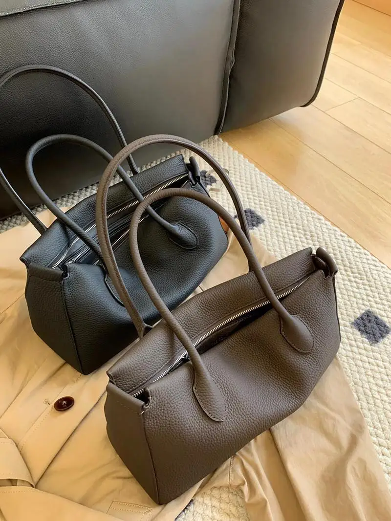 Bort.osoi Hong Kong Новая кожаная сумка на молнии с узором личи под мышками Briti Sle для повседневного использования с мягкой ручкой сверху
Bort.osoi Hong Kong Новая кожаная сумка на молнии с узором личи под мышками Briti Sle для повседневного использования с мягкой ручкой сверху