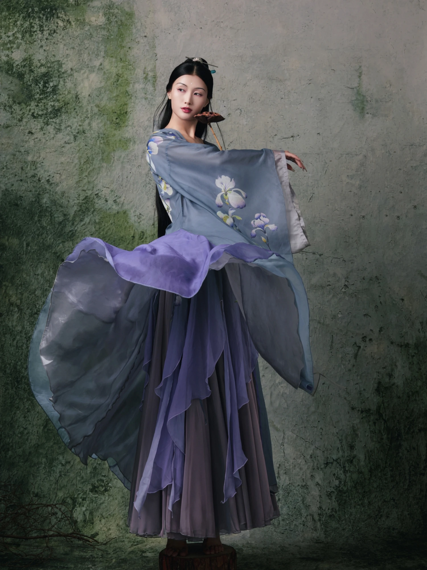 Костюм для классического танца с принтом ирисов, пышная юбка из струящегося шелка, китайский этнический стиль
Костюм для классического танца с принтом ирисов, пышная юбка из струящегося шелка, китайский этнический стиль