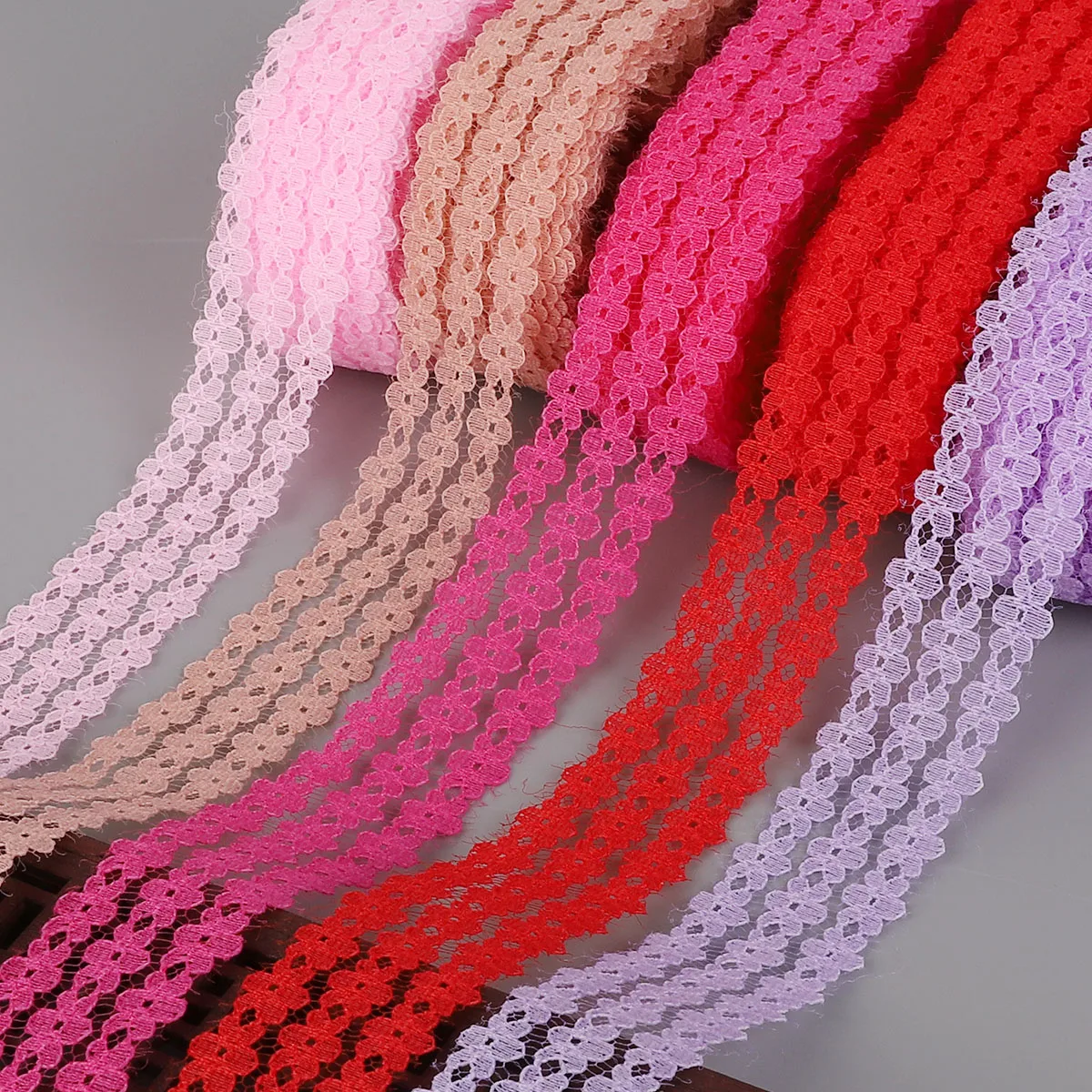 10Yards 2.5cm Wide Beautiful Lace Trim DIY Apparel Sewing Accessories Fabric Wedding Dresses Party Decoration Floral Lace Ribbon
10Yards 2.5cm Wide Beautiful Lace Trim DIY Apparel Sewing Accessories Fabric Wedding Dresses Party Decoration Floral Lace Ribbon