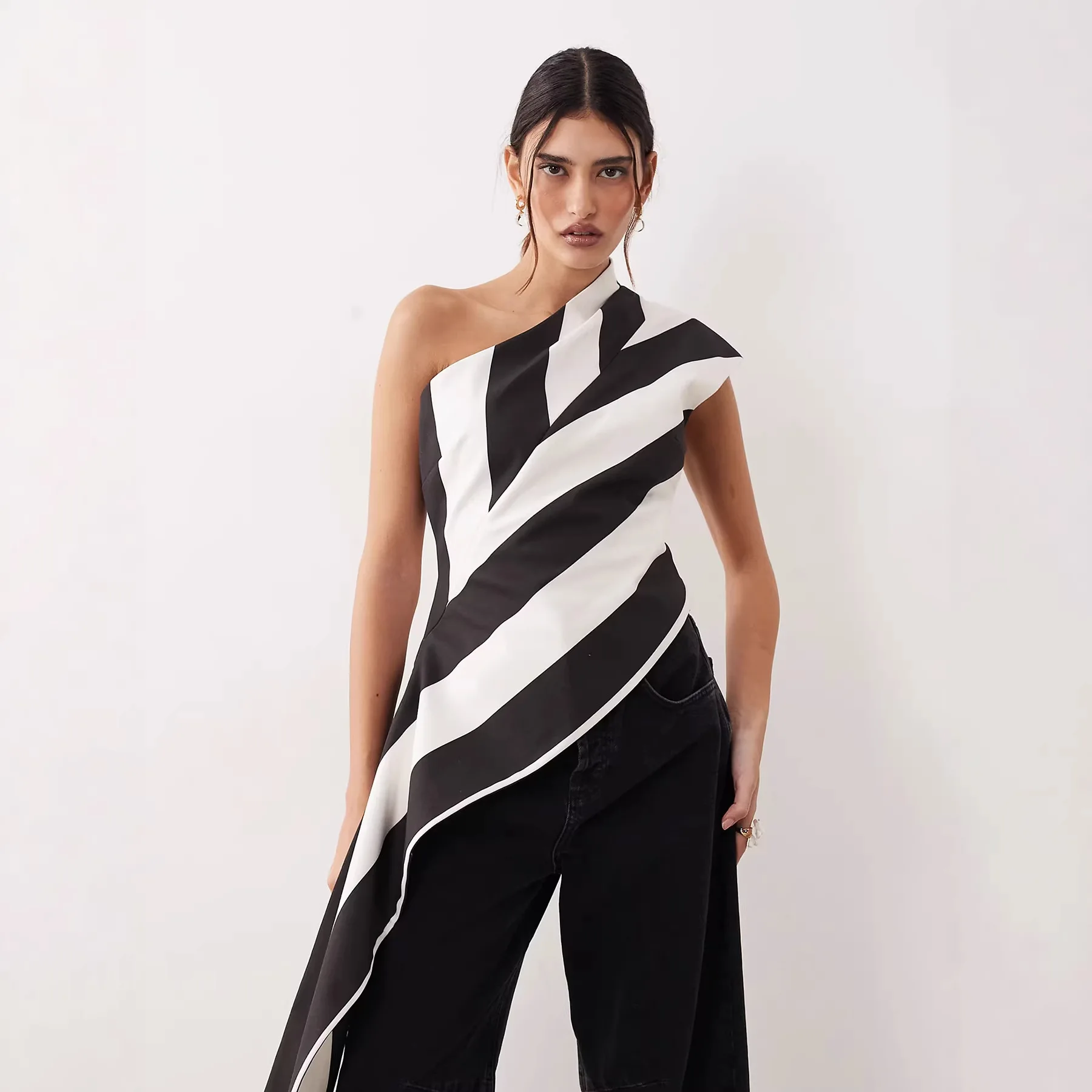 American Retro Striped Chiffon Shirt Women's Summer Fashion Design Sense Spice Girl Slanted Shoulder Top Asymmetrical Pleated
American Retro Striped Chiffon Shirt Women's Summer Fashion Design Sense Spice Girl Slanted Shoulder Top Asymmetrical Pleated