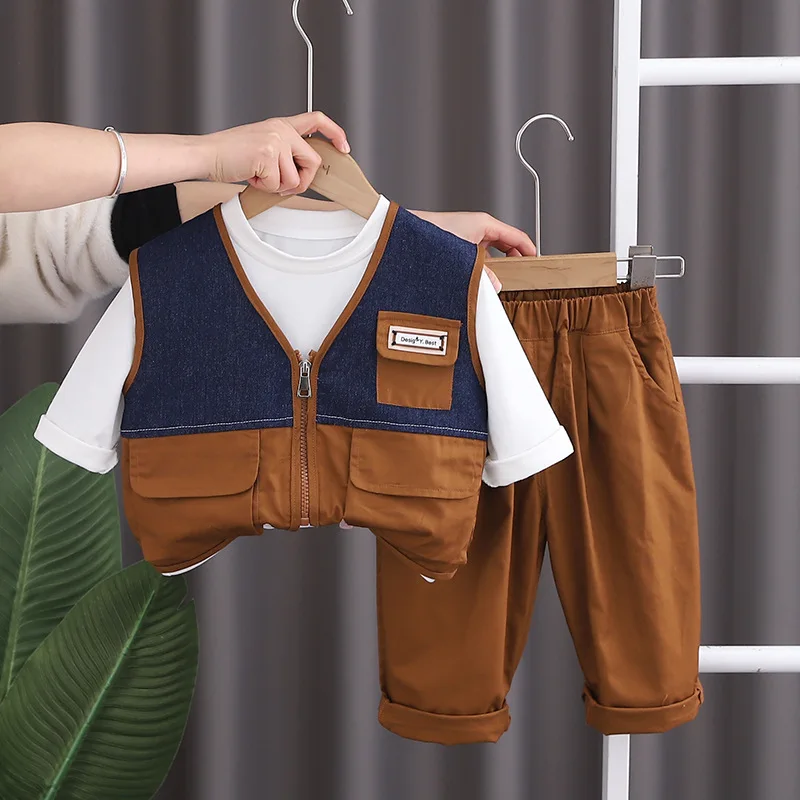 Baby Tracksuit Set 2024 Spring Korean Style Denim Patchwork Vest + White T-shirts + Casual Pants 3PCS Children Clothes Boys Suit
Baby Tracksuit Set 2024 Spring Korean Style Denim Patchwork Vest + White T-shirts + Casual Pants 3PCS Children Clothes Boys Suit