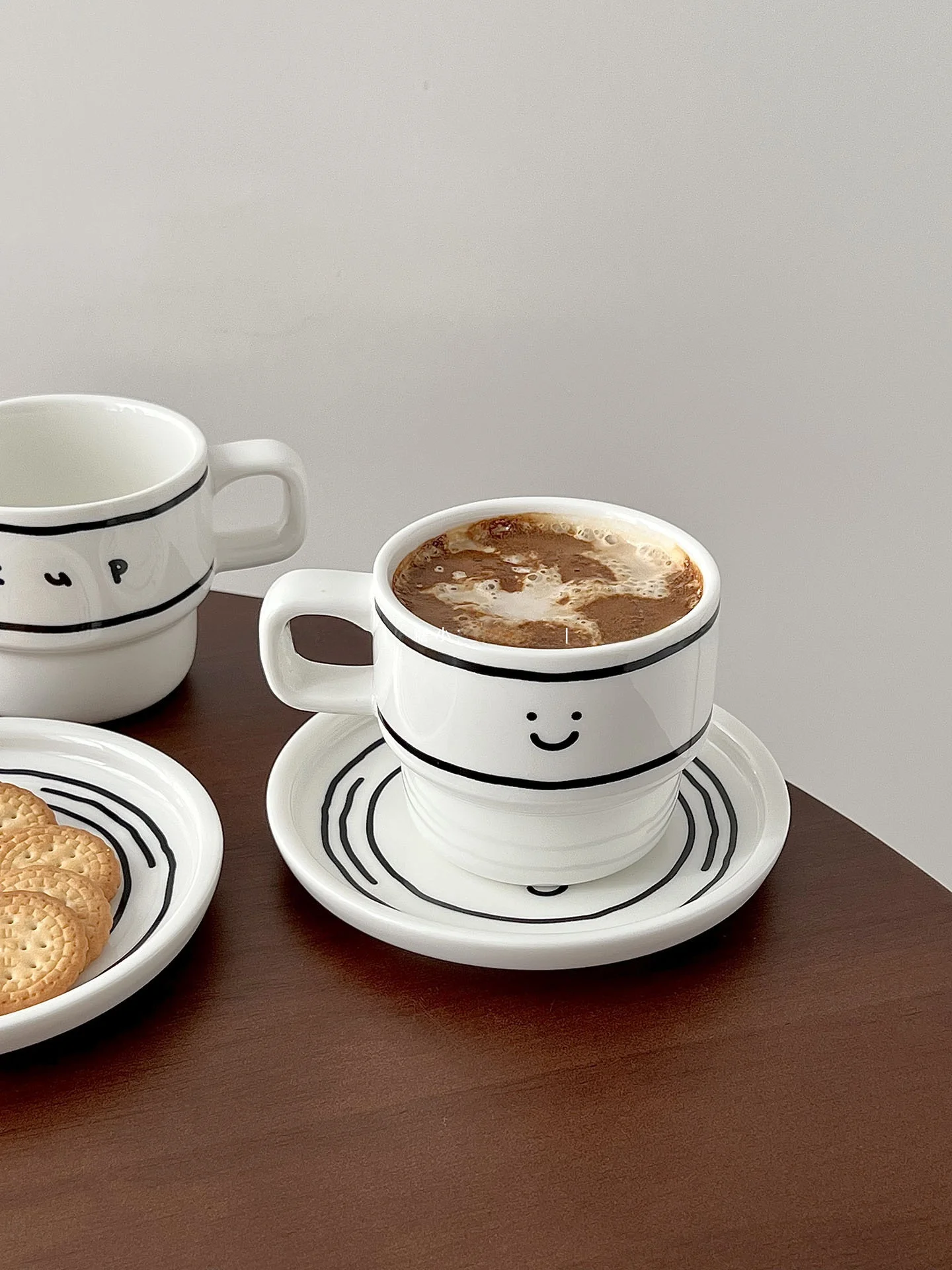 Miss Sugar fiti Face Cerc Coffee Cup with Plate High Aesthetic Light Luxury ternoon Tea Cup Small Plate Break...
Miss Sugar fiti Face Cerc Coffee Cup with Plate High Aesthetic Light Luxury ternoon Tea Cup Small Plate Break...