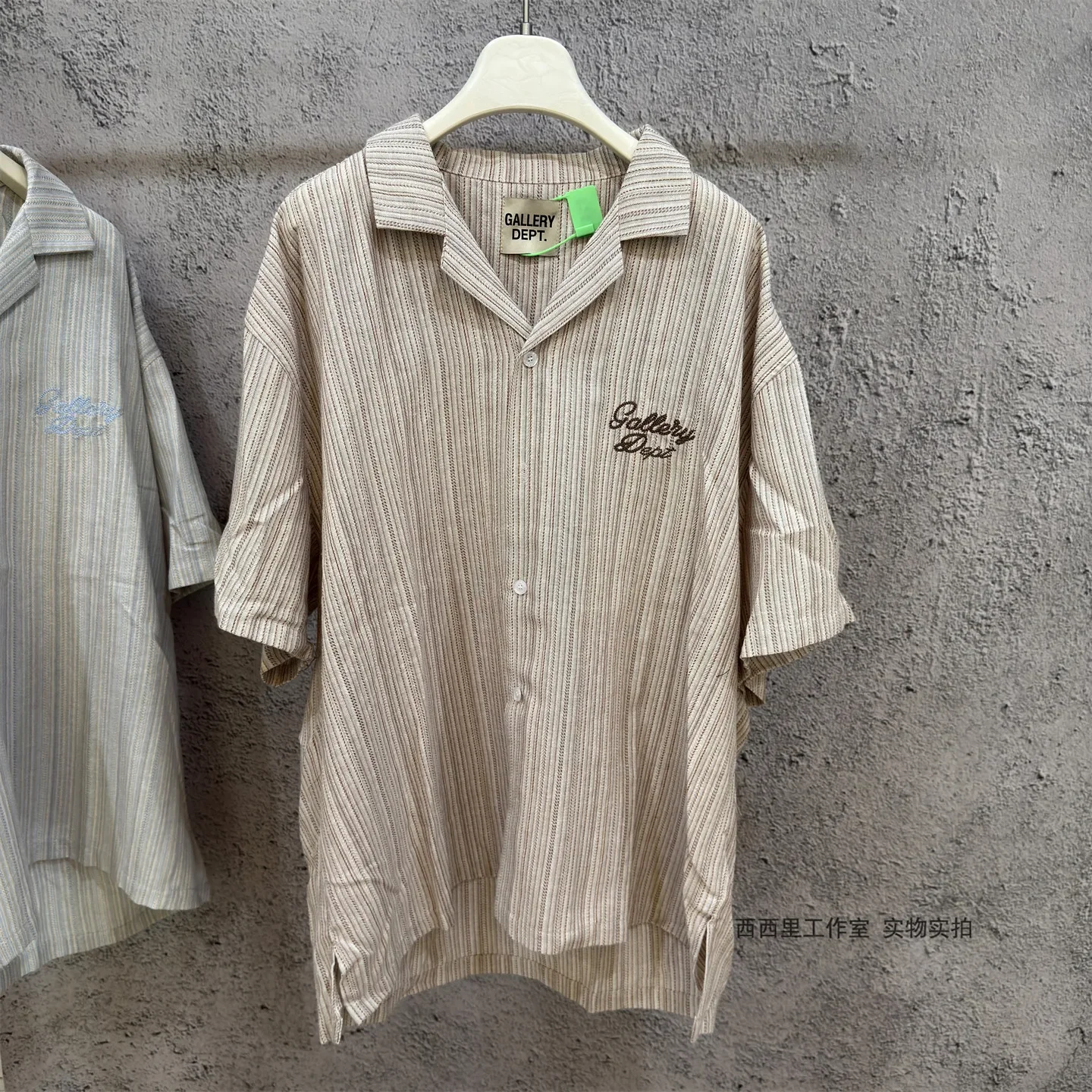GALLERY DEPT26 American textured linen retro short-sleeved striped shirt
GALLERY DEPT26 American textured linen retro short-sleeved striped shirt