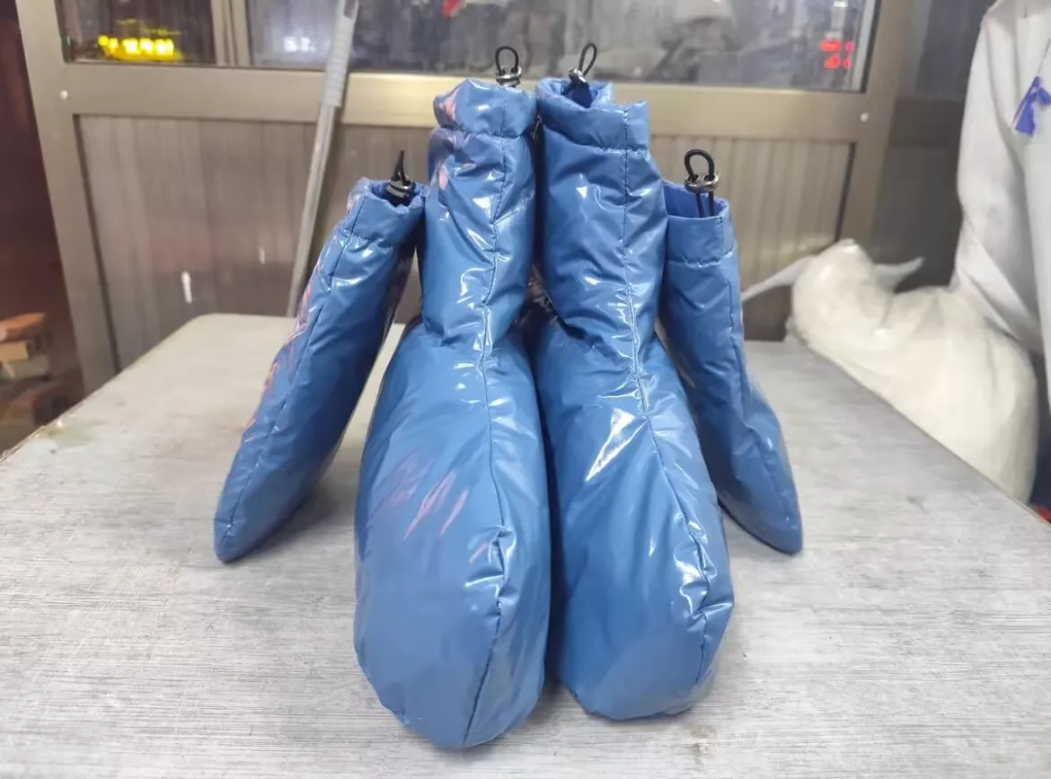 Fetish Winter Adult Down Foot Covers and Gloves Soft Smooth Waterproof Booties Elastic Drawstring Fixation Mittens Socks Wear
Fetish Winter Adult Down Foot Covers and Gloves Soft Smooth Waterproof Booties Elastic Drawstring Fixation Mittens Socks Wear