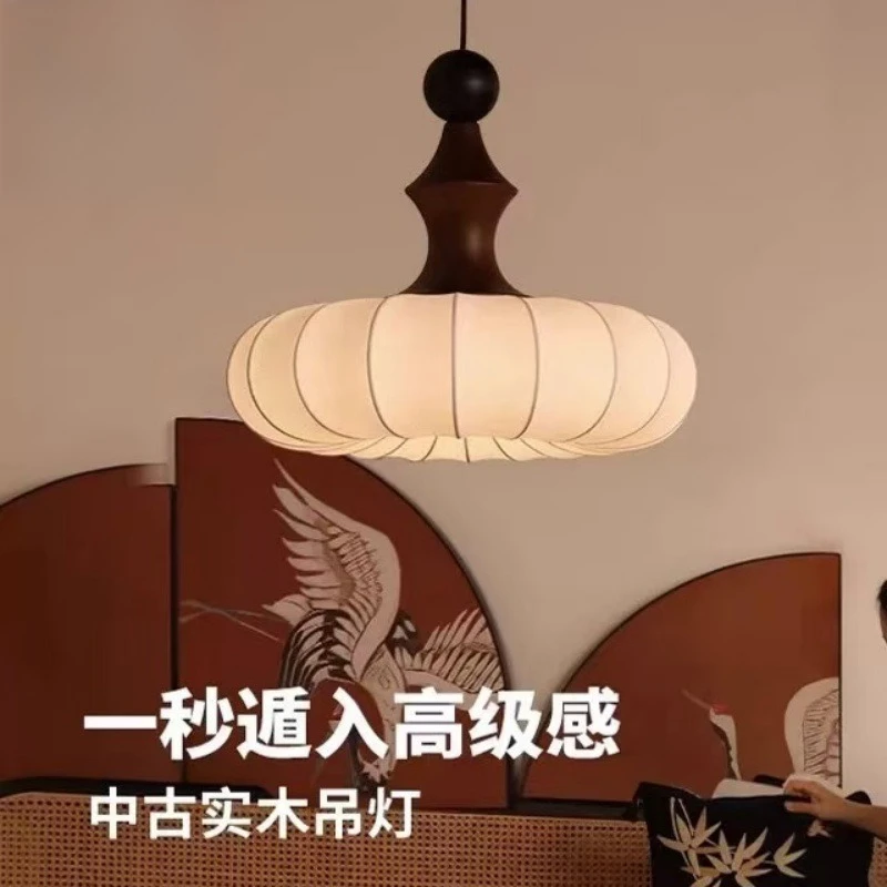 French medieval style living room silk chandelier retro bedroom light log style dining room high-end room study lamp
French medieval style living room silk chandelier retro bedroom light log style dining room high-end room study lamp