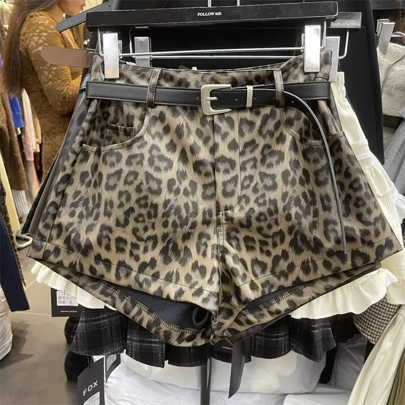 Сексуальные шорты с леопардовым принтом для женщин, повседневные широкие брюки из искусственной кожи с высокой талией Spice Girl, шорты
Сексуальные шорты с леопардовым принтом для женщин, повседневные широкие брюки из искусственной кожи с высокой талией Spice Girl, шорты