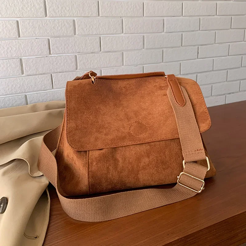 Matte brown suede versatile autumn and winter bag, women's large capacity crossbody bag, single shoulder bag, women's bag style
Matte brown suede versatile autumn and winter bag, women's large capacity crossbody bag, single shoulder bag, women's bag style