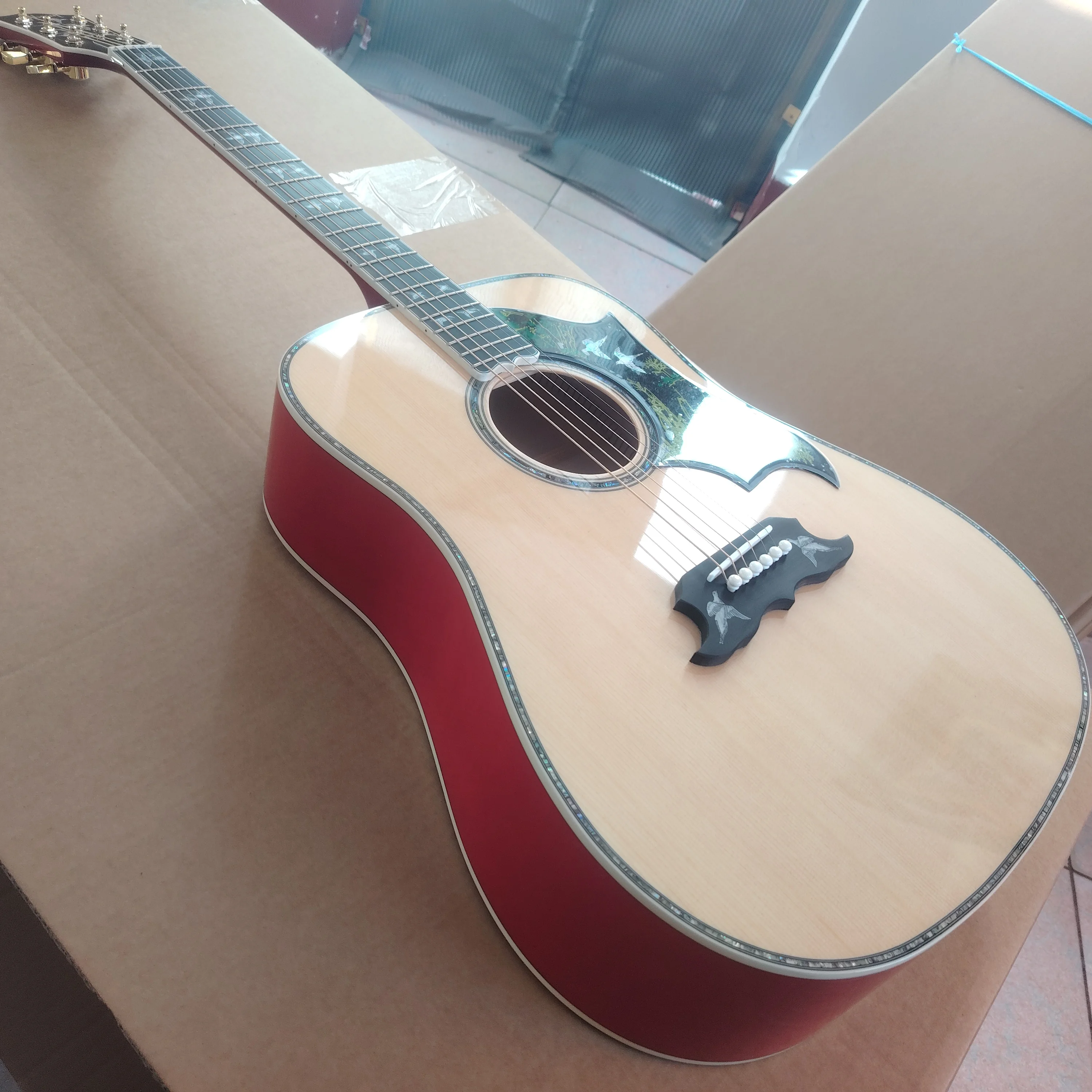 High quality 6-string red rose acoustic guitar in stock, spruce top, rosewood fingerboard, abalone inlaid fingerboard, fast shipping from local warehouse in the United States
High quality 6-string red rose acoustic guitar in stock, spruce top, rosewood fingerboard, abalone inlaid fingerboard, fast shipping from local warehouse in the United States
