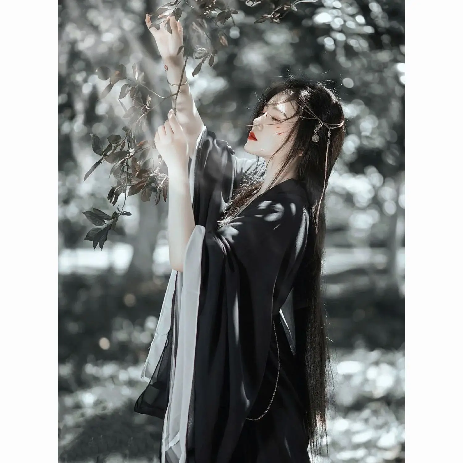 Ancient Chinese Traditional Female Knight Errant Hanfu Cosplay Costumes Summer Black Coat White Lining Outfits 3 PCS Full Sets
Ancient Chinese Traditional Female Knight Errant Hanfu Cosplay Costumes Summer Black Coat White Lining Outfits 3 PCS Full Sets
