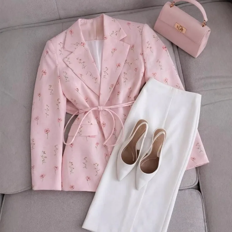 Elegant Women's Floral Print Belted Blazer 2026 Spring Summer New Sweet Loose Lapel Waist-Tied Casual Suit Jacket Outerwear
Elegant Women's Floral Print Belted Blazer 2026 Spring Summer New Sweet Loose Lapel Waist-Tied Casual Suit Jacket Outerwear