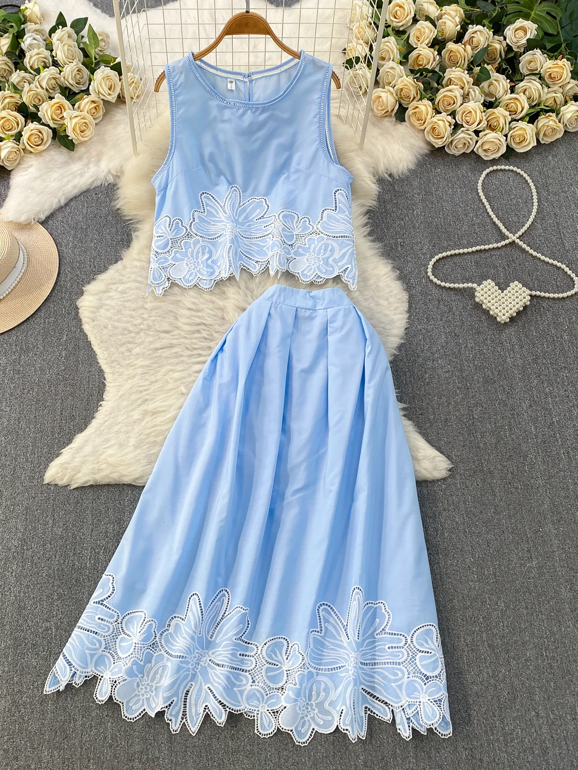 Yellow Embroidered round Neck Sleeveless Top And High Waist Skirt Two Piece Set for Young Women Fashionable Slimming Midi Dress
Yellow Embroidered round Neck Sleeveless Top And High Waist Skirt Two Piece Set for Young Women Fashionable Slimming Midi Dress