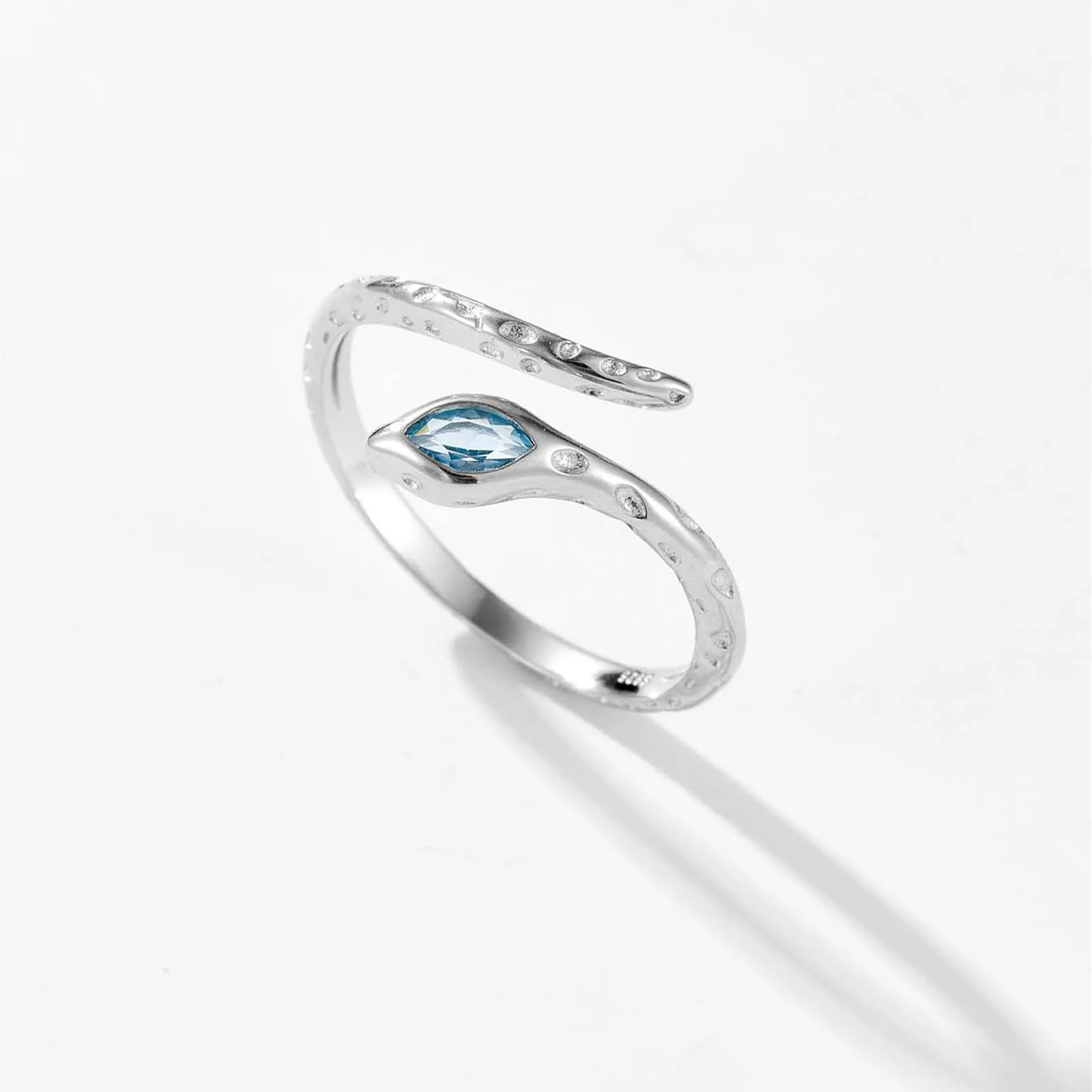 VEWANT Women 925 Sterling Silver Snake Shaped Light Blue Zircon CZ Adjustable Ring 2026 Trendy Fine Luxury Party Jewelry Gift
VEWANT Women 925 Sterling Silver Snake Shaped Light Blue Zircon CZ Adjustable Ring 2026 Trendy Fine Luxury Party Jewelry Gift