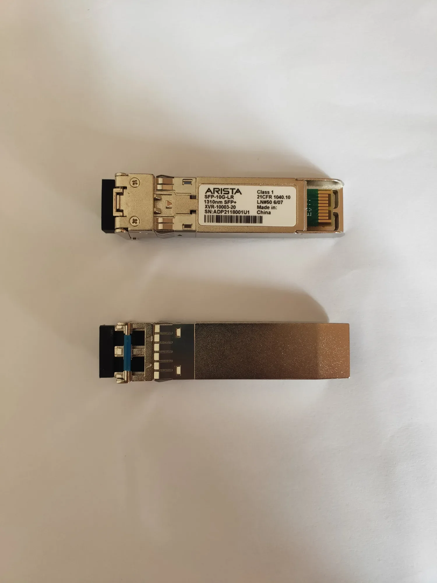 Arista SFP 10G 10KM Fiber Transceiver XVR-10003-20 SFP-10G-LR 1310NM SFP+ 10KM 10GB Single Mode Optical Transceiver
Arista SFP 10G 10KM Fiber Transceiver XVR-10003-20 SFP-10G-LR 1310NM SFP+ 10KM 10GB Single Mode Optical Transceiver