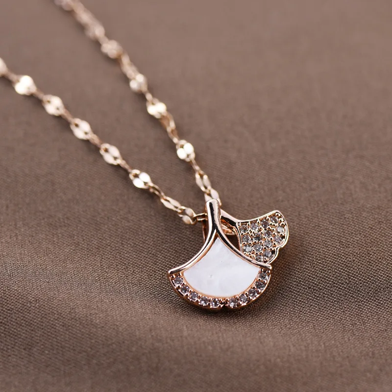 Titanium steel, fan-shaped necklace, women's ginkgo leaf pendant, collarbone chain
Titanium steel, fan-shaped necklace, women's ginkgo leaf pendant, collarbone chain