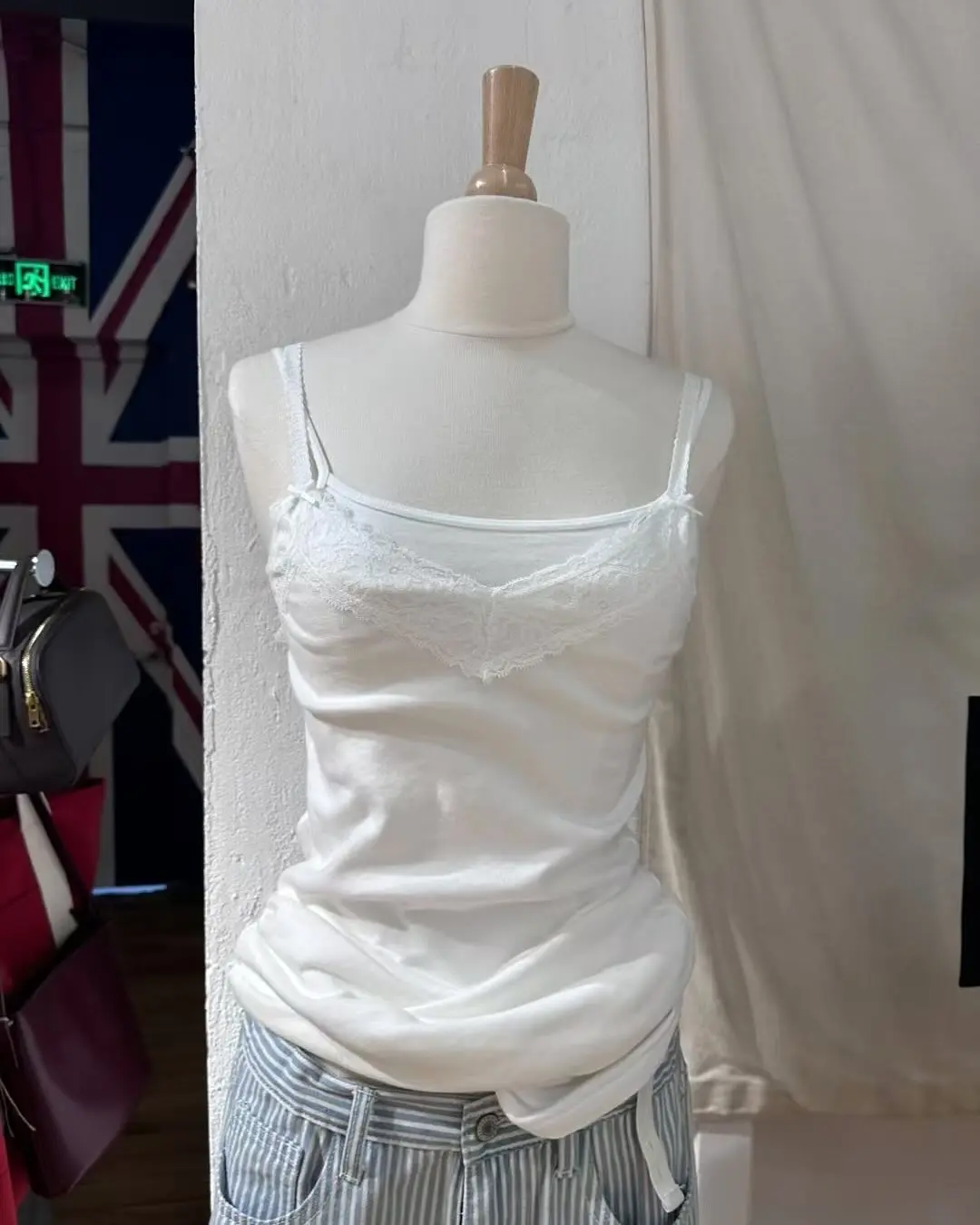 White Cotton Slim Basic Tank Top Women Summer Double Bow Lace Trim V Neck Raw Hem Vest Sexy Simple Sweet Casual Camis Y2k New
White Cotton Slim Basic Tank Top Women Summer Double Bow Lace Trim V Neck Raw Hem Vest Sexy Simple Sweet Casual Camis Y2k New