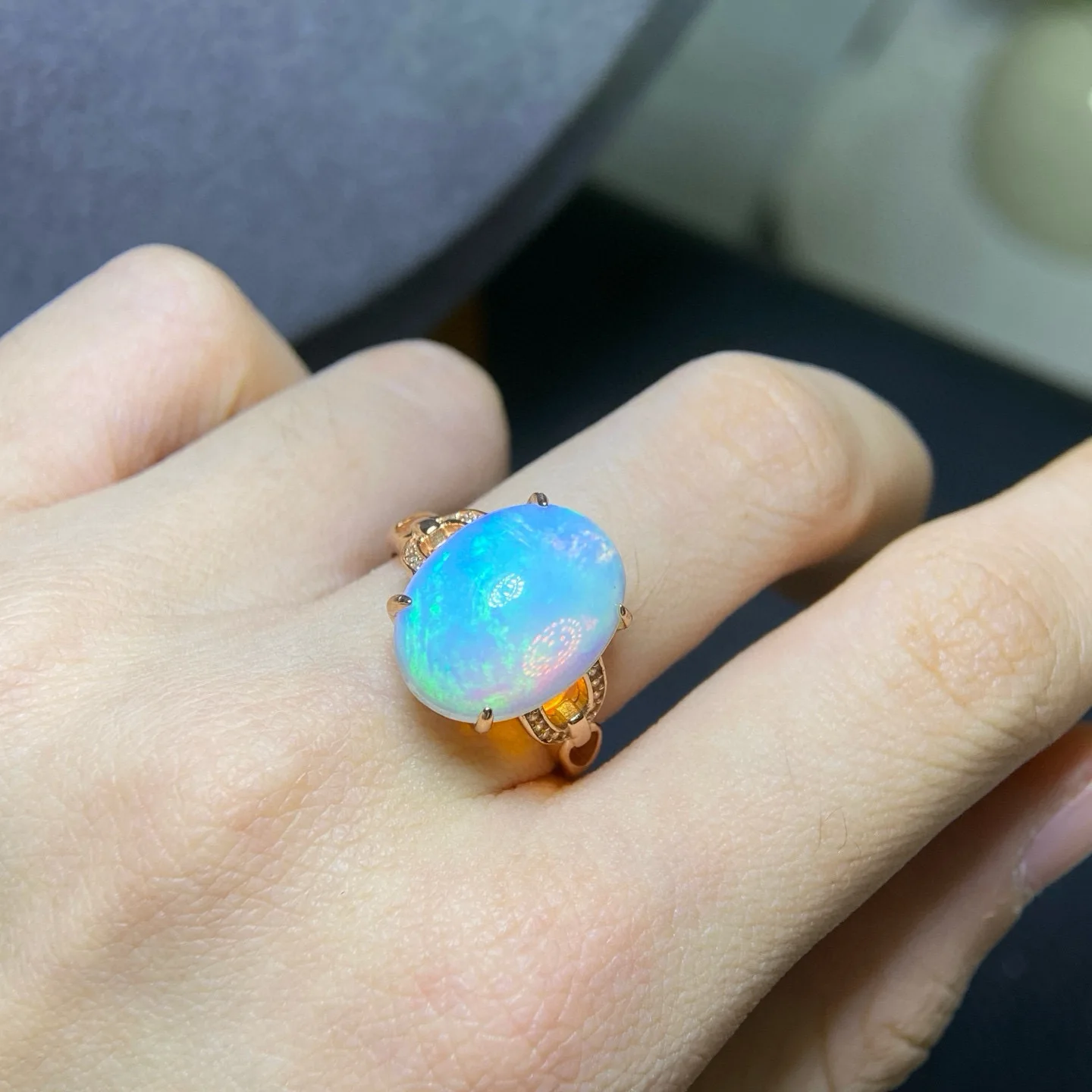 S925 Позолоченное кольцо с натуральным цветным опалом, устойчивая к окислению установка 12x16 мм, уникальные украшения из огненных драгоценных камней
S925 Позолоченное кольцо с натуральным цветным опалом, устойчивая к окислению установка 12x16 мм, уникальные украшения из огненных драгоценных камней