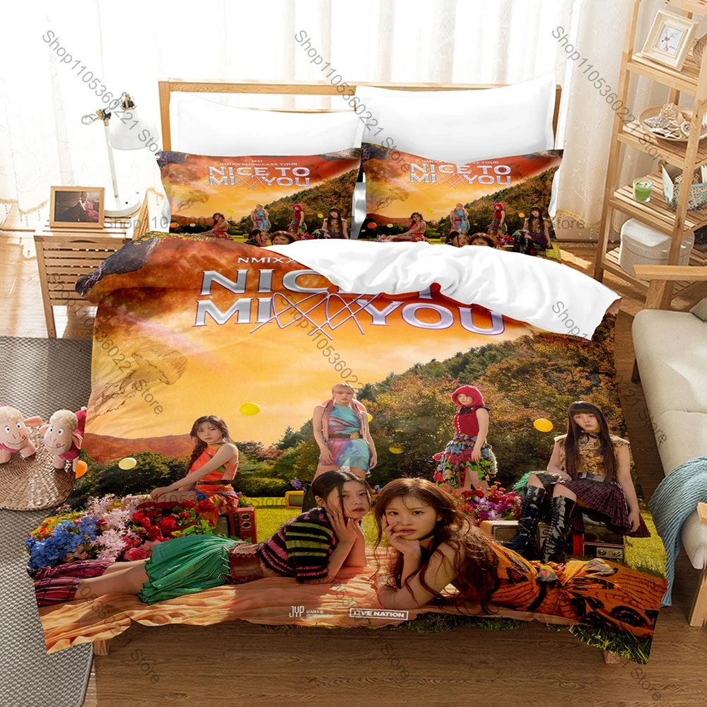 Famous K-pop Girl Group NMIXX Duvet Cover + 2 Pillowcases, Fashion Character Design Bedding Set All Season Use for Music Lovers
Famous K-pop Girl Group NMIXX Duvet Cover + 2 Pillowcases, Fashion Character Design Bedding Set All Season Use for Music Lovers