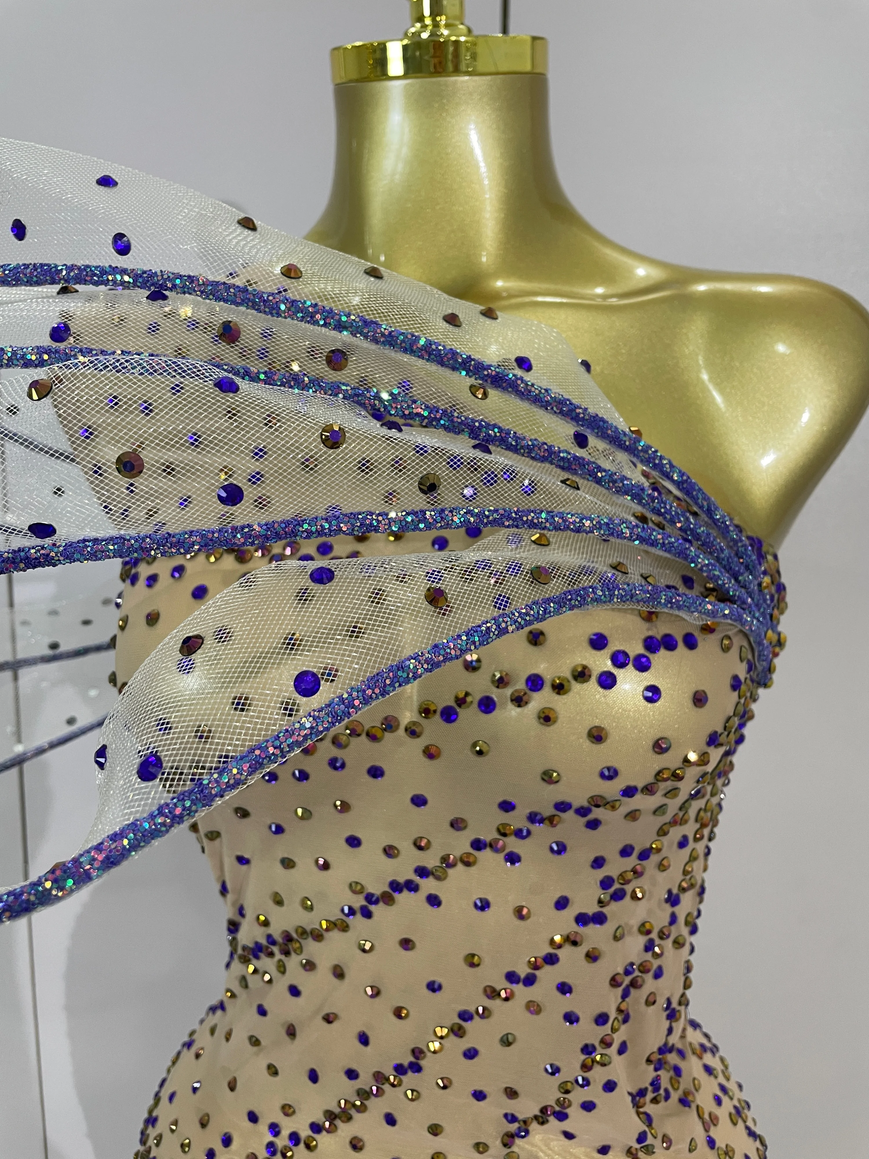 Luxury Sparkly Diamond One Shoulder Sexy Mesh See Through Long Dress Evening Party Birthday PhotoShoot Nightclub Stage Costume
Luxury Sparkly Diamond One Shoulder Sexy Mesh See Through Long Dress Evening Party Birthday PhotoShoot Nightclub Stage Costume