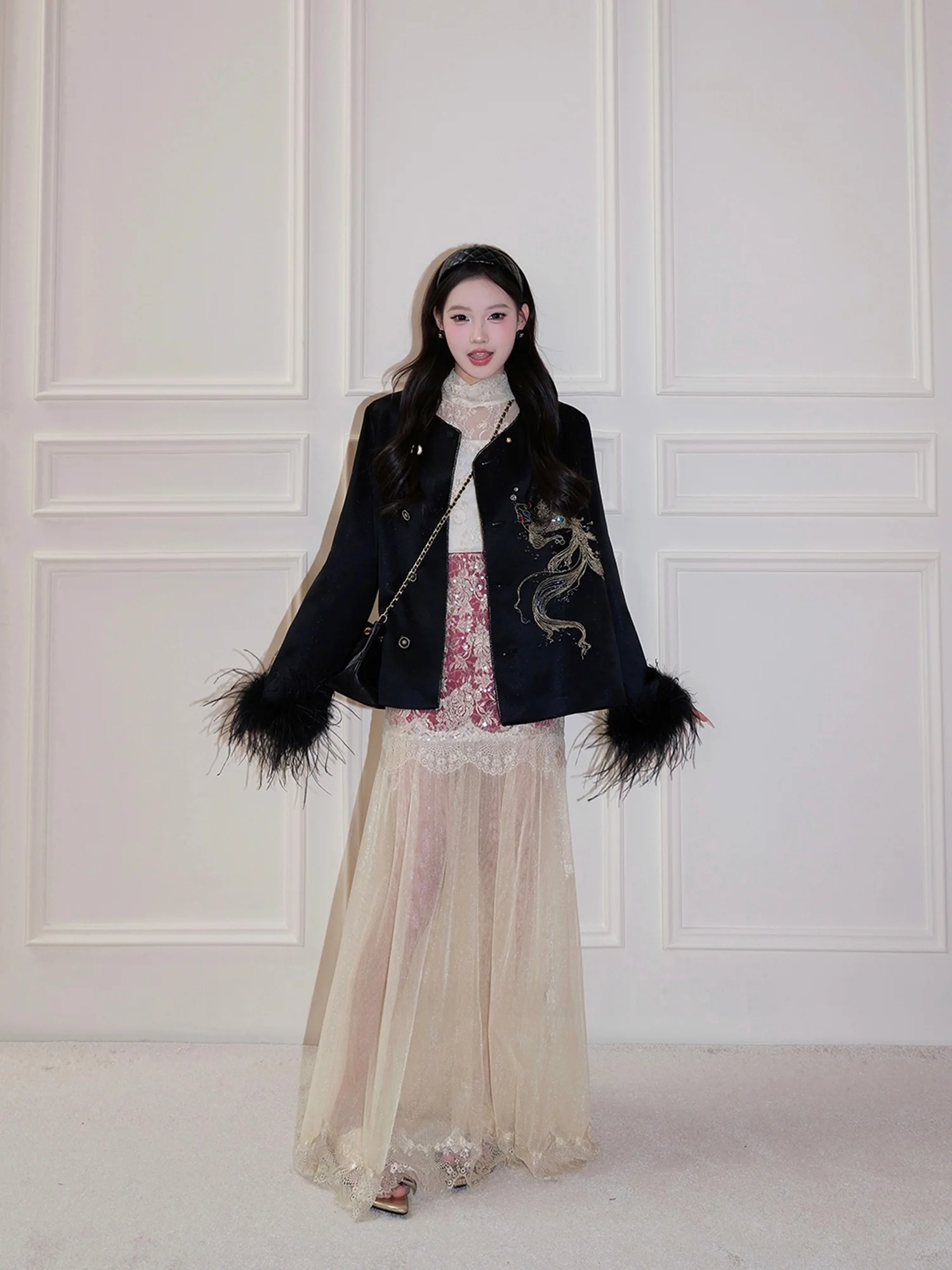 New Chinese Sle Embroidered Jaet with Feathery Sve Design Women's Loose Fit ort Coat Dragon And Phoenix Pattern
New Chinese Sle Embroidered Jaet with Feathery Sve Design Women's Loose Fit ort Coat Dragon And Phoenix Pattern