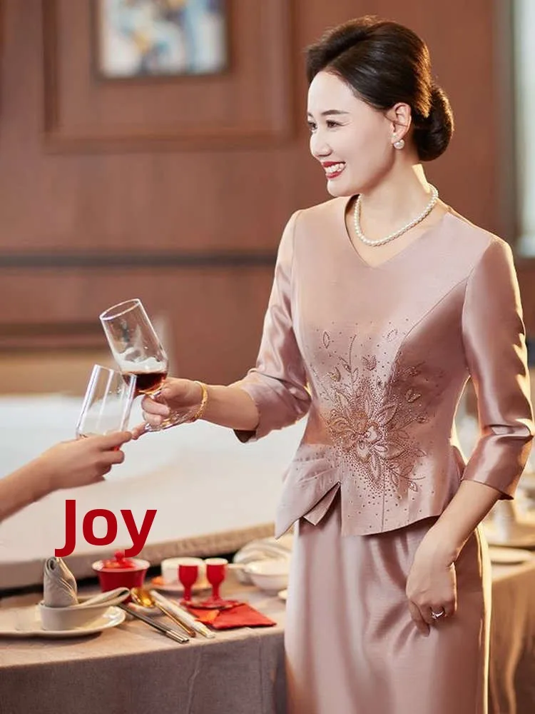 Элегантная юбка миди с высокой талией и V-образным вырезом на молнии для свадебного банкета, подходит для подружки невесты/матери жениха
Элегантная юбка миди с высокой талией и V-образным вырезом на молнии для свадебного банкета, подходит для подружки невесты/матери жениха