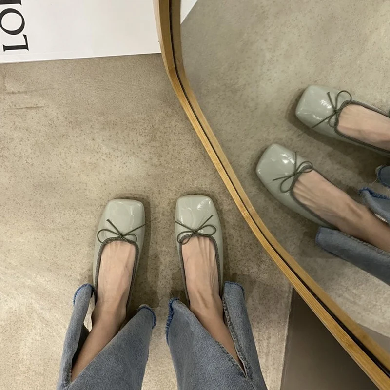 Chic Square Head Flat Bottom Women's Shoes Spring New Knot Slip-On Anti-Slip Fashionable Versatile Grandmother Shoes
Chic Square Head Flat Bottom Women's Shoes Spring New Knot Slip-On Anti-Slip Fashionable Versatile Grandmother Shoes