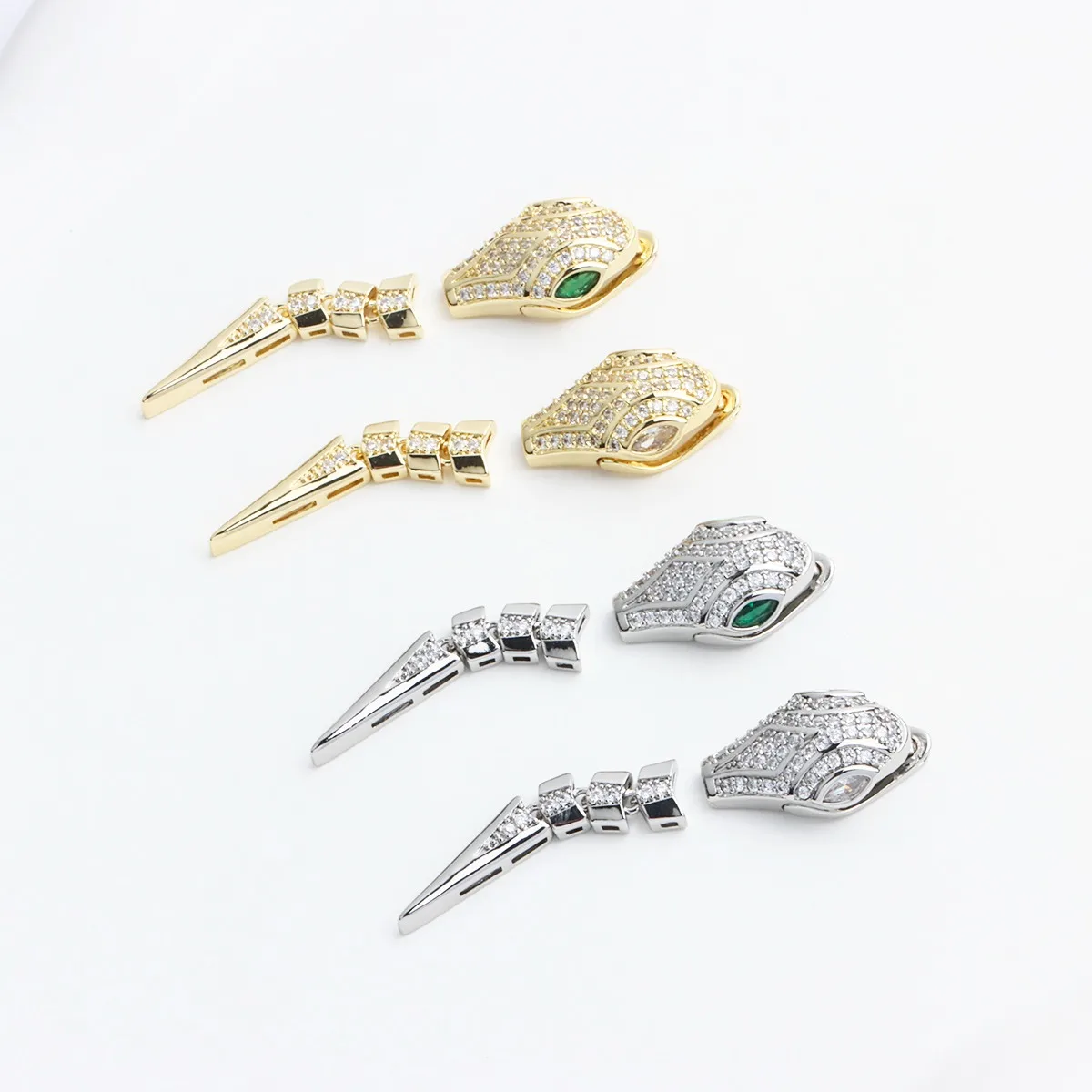 18K Gold Zircon Snake-shaped Button Head, Snake Head Snake Tail Clip Button Sweater Button DIY Jewelry Copper Accessories
18K Gold Zircon Snake-shaped Button Head, Snake Head Snake Tail Clip Button Sweater Button DIY Jewelry Copper Accessories