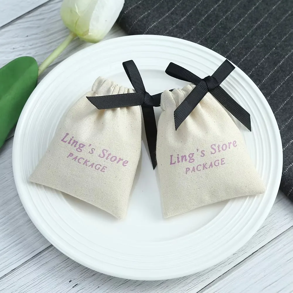 100Pcs Personalized Logo Custom Nature Cotton Drawstring Bags Wedding Favor Bag with Black Ribbon Jewelry Pouches Packaging
100Pcs Personalized Logo Custom Nature Cotton Drawstring Bags Wedding Favor Bag with Black Ribbon Jewelry Pouches Packaging