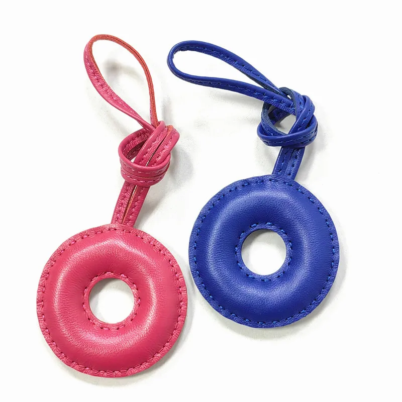 Genuine leather O, letter style decoration, hand sewn, high-end car keychain accessories
Genuine leather O, letter style decoration, hand sewn, high-end car keychain accessories