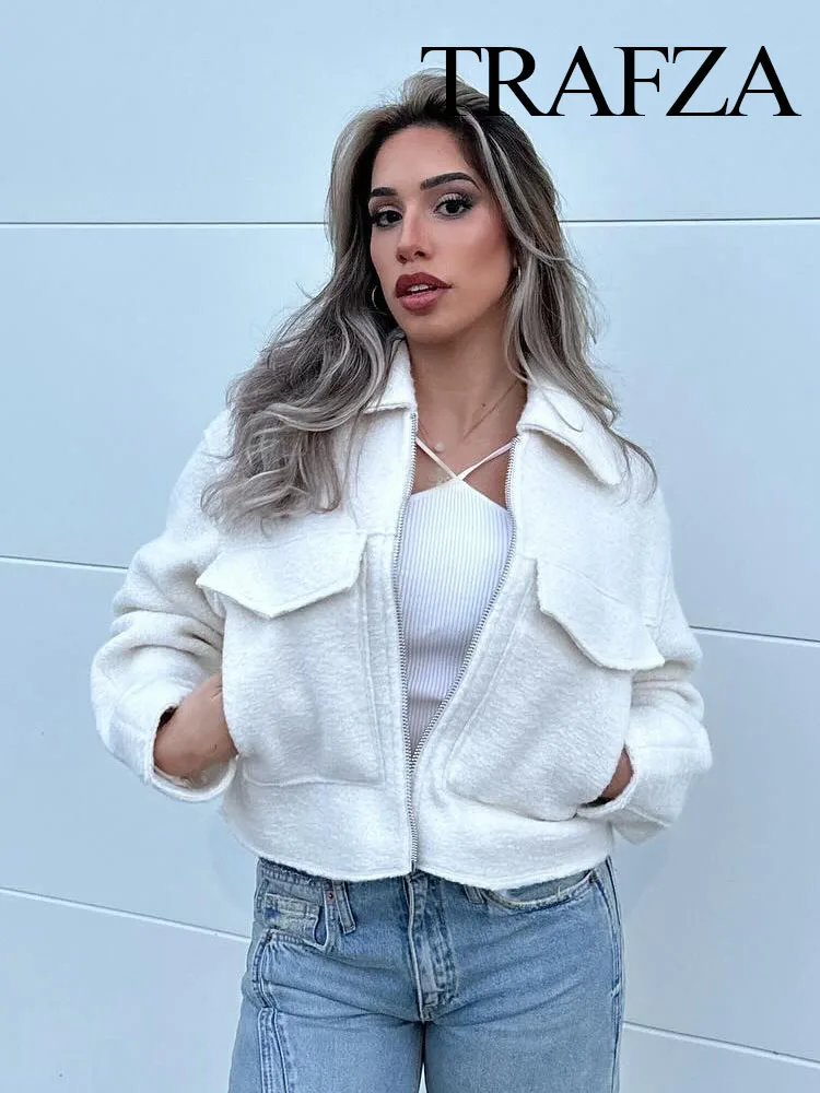 TRAFZA Autumn Women Bouclé Short Jacket Coat Long Sleeve Pocket Zipper Polo Collar Jacket Women Short Top Streetwear Coat Y2k
TRAFZA Autumn Women Bouclé Short Jacket Coat Long Sleeve Pocket Zipper Polo Collar Jacket Women Short Top Streetwear Coat Y2k