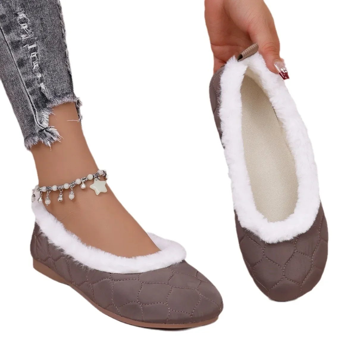 Shoes for Women Winter Fashion Women Plush Warm Comfort Non-slip Flats Cotton Shoes Loafers Plus Size 36-43 Women Short Boots
Shoes for Women Winter Fashion Women Plush Warm Comfort Non-slip Flats Cotton Shoes Loafers Plus Size 36-43 Women Short Boots