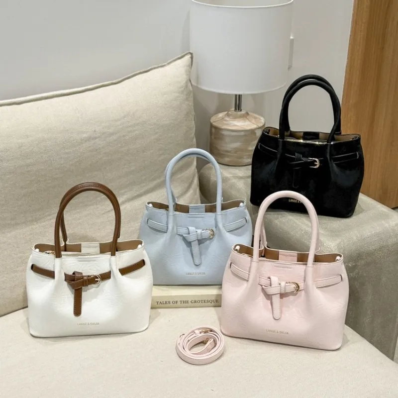 Unique Designer Diaper Bag High-End Minimalist Square Satchel Trendy Letter Logo Crossbody Handbag For Party Shopping
Unique Designer Diaper Bag High-End Minimalist Square Satchel Trendy Letter Logo Crossbody Handbag For Party Shopping