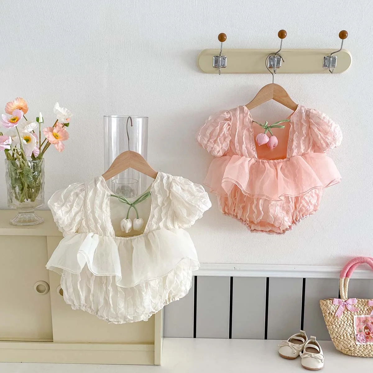WOOFOO Children's Summer New Bubble Sleeve Short Sleeved Jumpsuit, Baby Children's Sweet Tulip Backless Lace Clothing
WOOFOO Children's Summer New Bubble Sleeve Short Sleeved Jumpsuit, Baby Children's Sweet Tulip Backless Lace Clothing