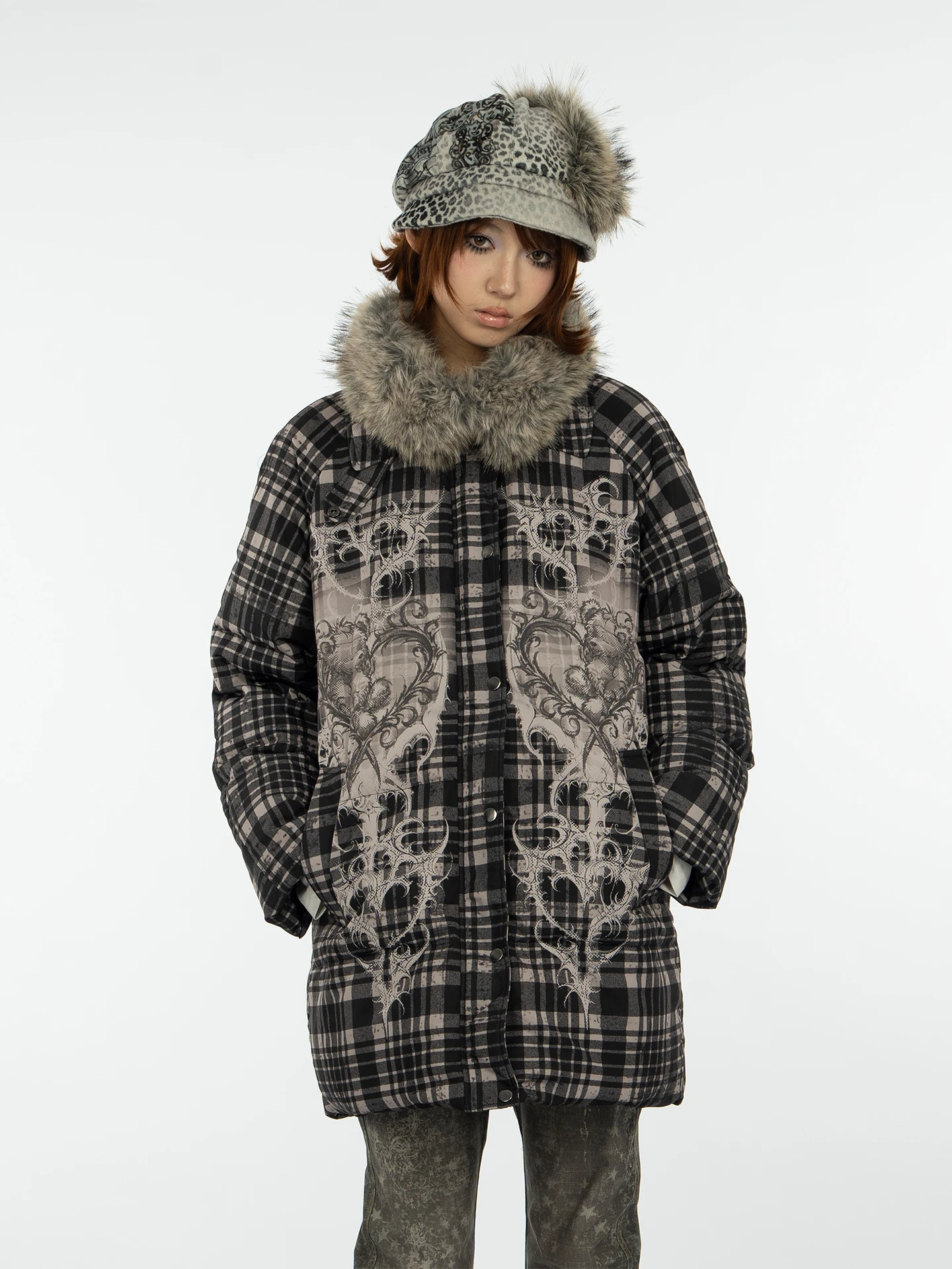 Пуховик 4REGN Long Vintage Plaid Bear Heart Totem с отстегивающимся меховым воротником, новый, в национальном стиле, 90% белый пух, утепленный
Пуховик 4REGN Long Vintage Plaid Bear Heart Totem с отстегивающимся меховым воротником, новый, в национальном стиле, 90% белый пух, утепленный