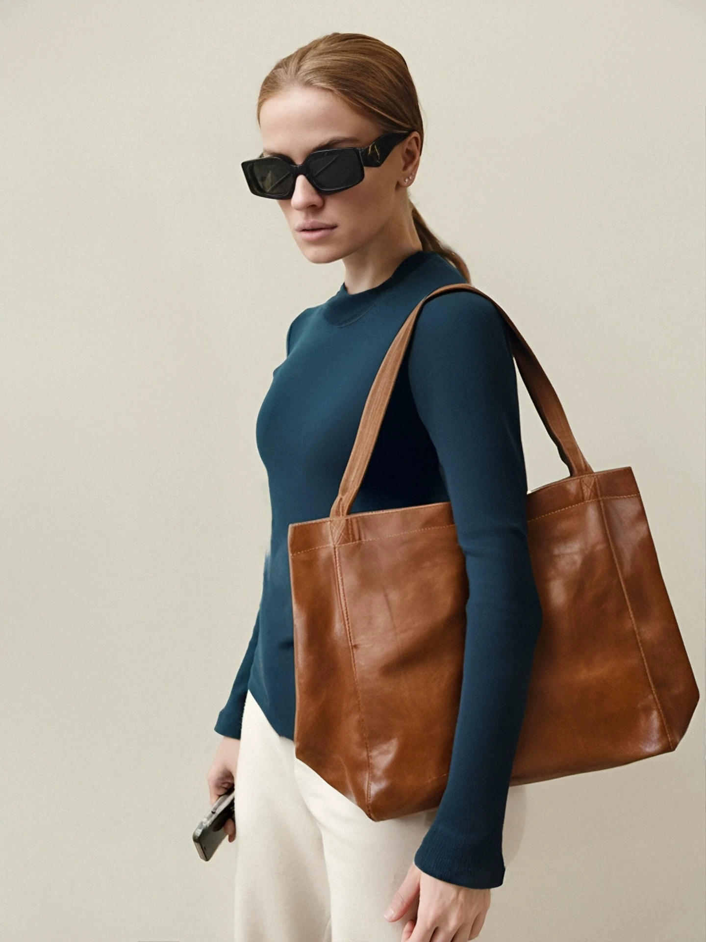 Pocket Women's Soft Leather Handheld Single Shoulder Retro Oil Wax Leather Large Capacity Fashion New the Tote Bag designer luxu
Pocket Women's Soft Leather Handheld Single Shoulder Retro Oil Wax Leather Large Capacity Fashion New the Tote Bag designer luxu