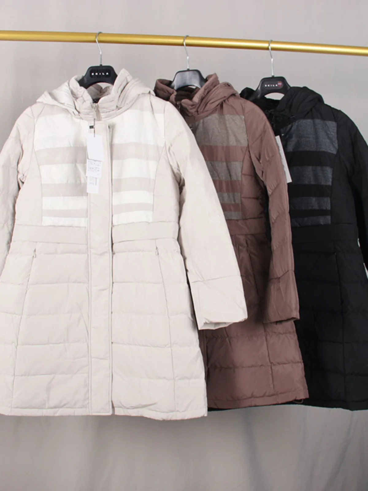 Women's Mid-Length 80-Fill down Jacket Breathable Warm Slimming Hooded Coat Stylish Quilted Grey Duck down Parka for Autumn
Women's Mid-Length 80-Fill down Jacket Breathable Warm Slimming Hooded Coat Stylish Quilted Grey Duck down Parka for Autumn