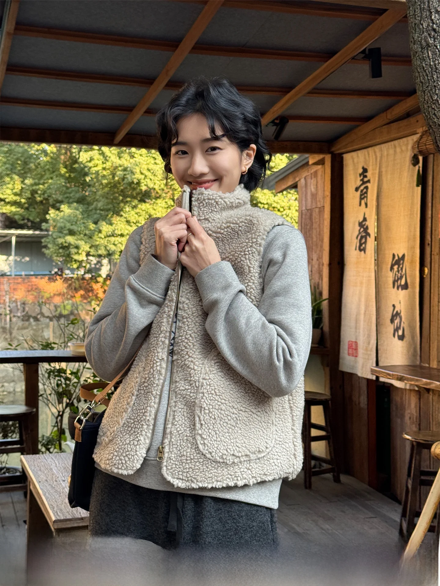 Langqing Casual Lamb Fur Vest Women's Outerwear Winter Warm Sleeveless Loose Top Commute Style Polyester Fiber Zipper Closure
Langqing Casual Lamb Fur Vest Women's Outerwear Winter Warm Sleeveless Loose Top Commute Style Polyester Fiber Zipper Closure