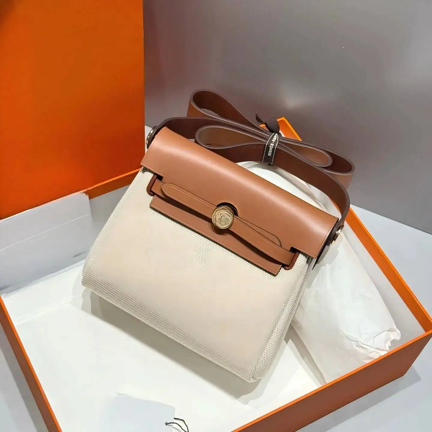 Fashionable Versatile Handbag New Style Premium Feel Stylish Single Shoulder Tote Casual Commute Crossbody Bag
Fashionable Versatile Handbag New Style Premium Feel Stylish Single Shoulder Tote Casual Commute Crossbody Bag