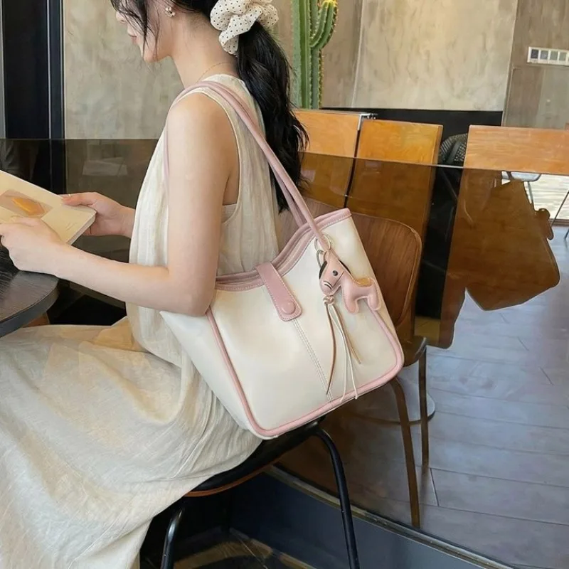 Classic Leather Women Messenger Bag High End Elegant Vintage Crossbody Tote Handbag for Ladies Work
Classic Leather Women Messenger Bag High End Elegant Vintage Crossbody Tote Handbag for Ladies Work