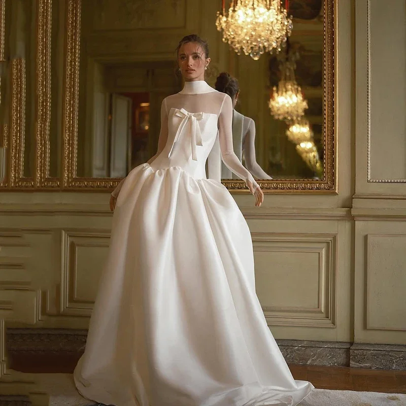 Modern High Neck Satin Ball Gowns Simple Long Sleeves Ivory Wedding Dress Open Back with Lace-up Train Court Train Bride Gowns
Modern High Neck Satin Ball Gowns Simple Long Sleeves Ivory Wedding Dress Open Back with Lace-up Train Court Train Bride Gowns